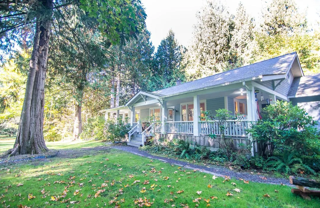 Mountain Meadows Inn & Chalet Suites-1